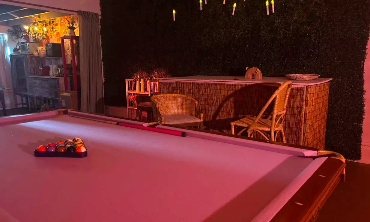 Creative Studio Rental with Endless Props – 2 or 5 Hours