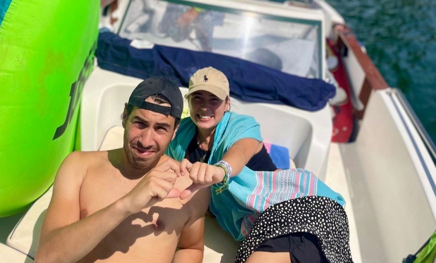 Image 11: Experiencia acuática de 1 h: paseo en barco y flotador de arrastre