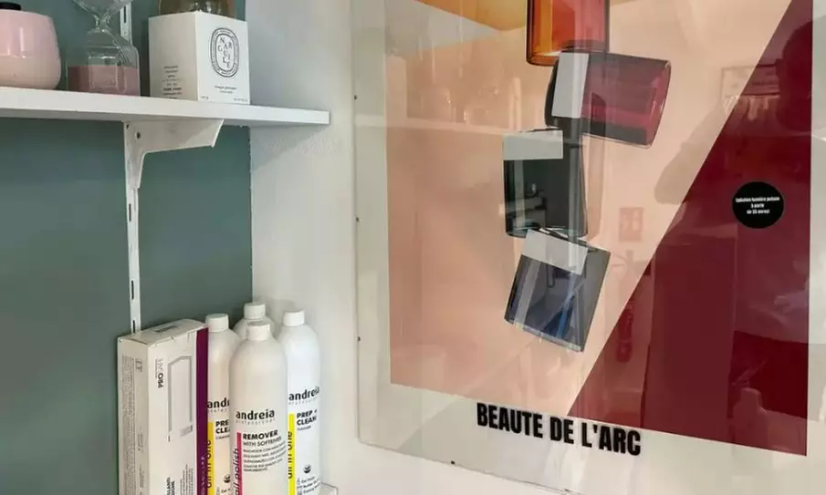 Brow lift avec teinture, tracé des sourcils en option