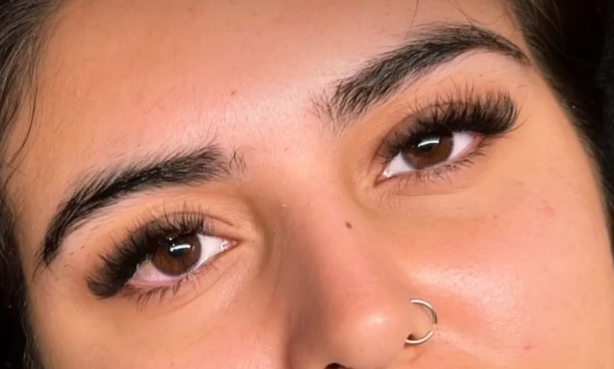 Get Classic Eyelash Extensions or Hybrid/VolumeSet/ Touch Up