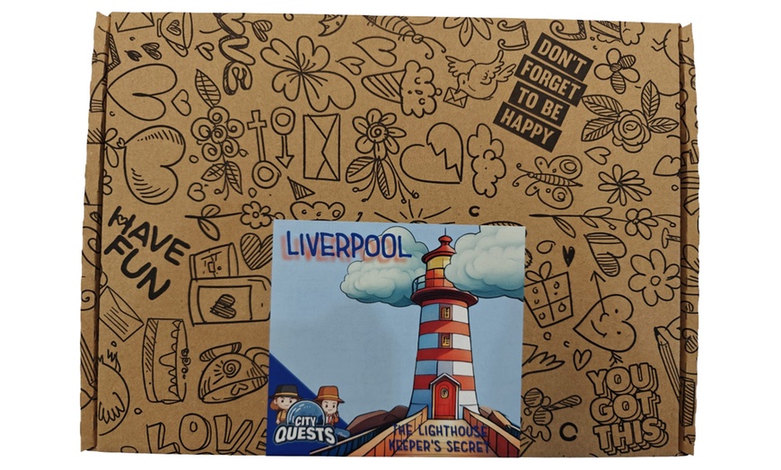 Image 13: Guided City Tour Incl Map, Compass, Magnifying Glass & Stickers 