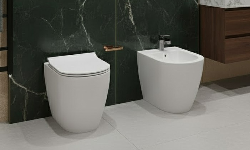 Image 7: Set di sanitari filomuro