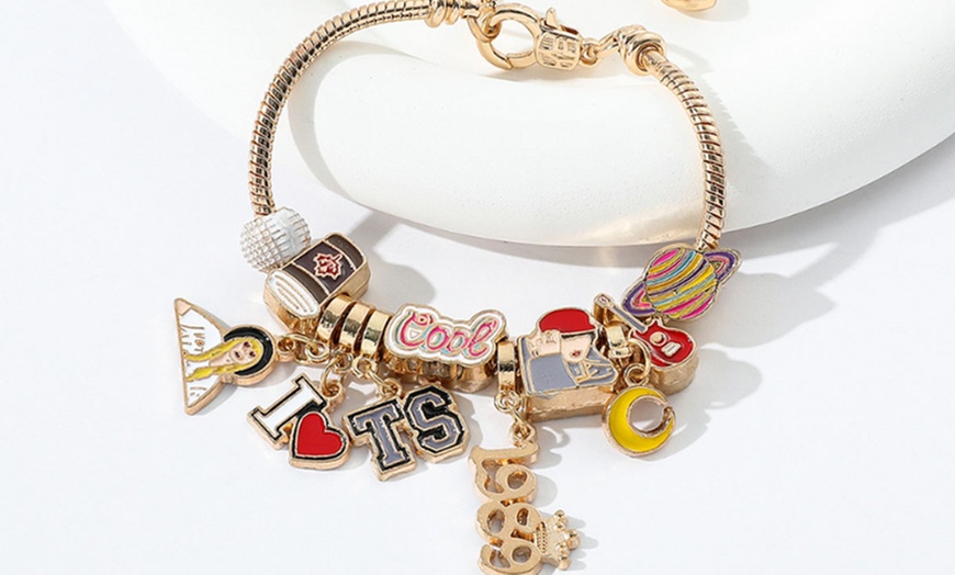 Image 3: Calendrier de l'Avent avec des charmes inspirés par Taylor Swift