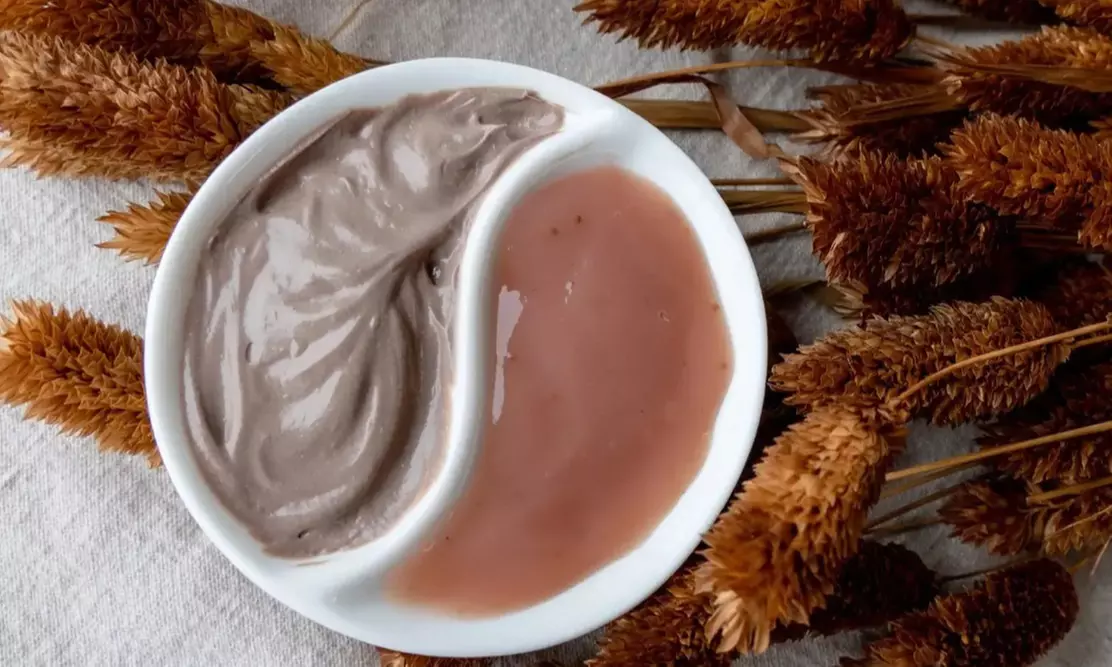 Dermaplane Strawberry Chocolate Valentine’s Facial w/ Lip Hydrofacial