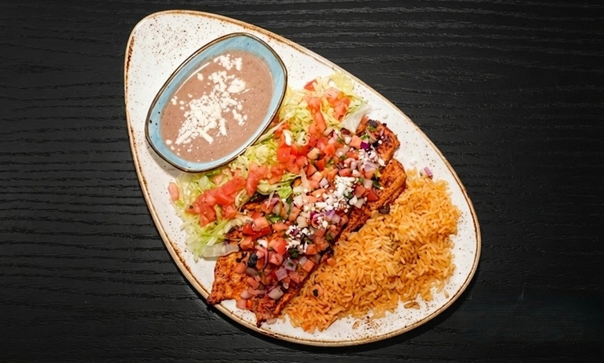 Image 4: 1 or 2 Starter +Two Main Dishes & Two or Four Drinks for 2 or 4 People