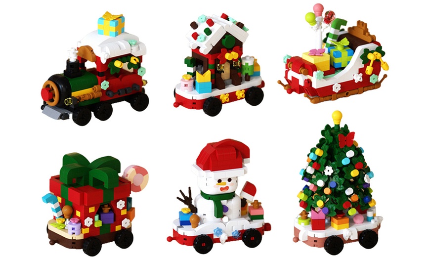 Image 6: Kit de micro-briques thème Noël - Le train festif (1638 pièces)