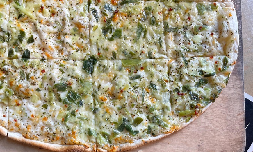 Image 4: Herzhafter Genuss: Flammkuchen od. Manti + Softdrink für 2 od. 4 Pers.