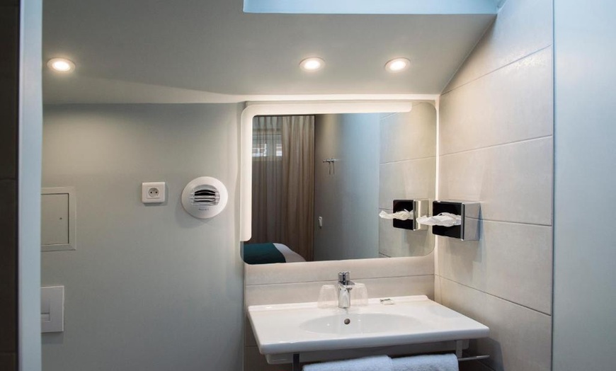 Image 4: Near Paris: double room with breakfast