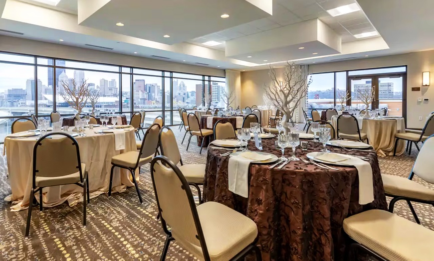 Image 12: North Shore stay near downtown Pittsburgh, sports & riverfront