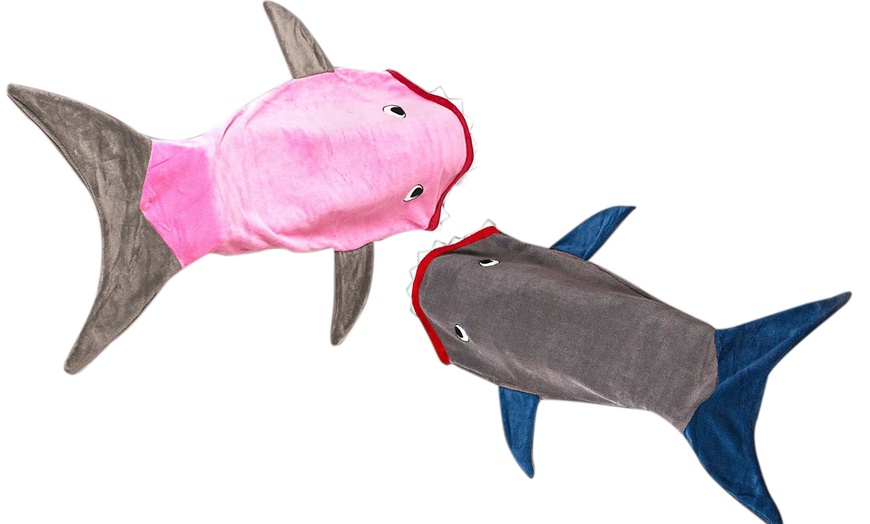 Image 5: Children's Shark Blanket