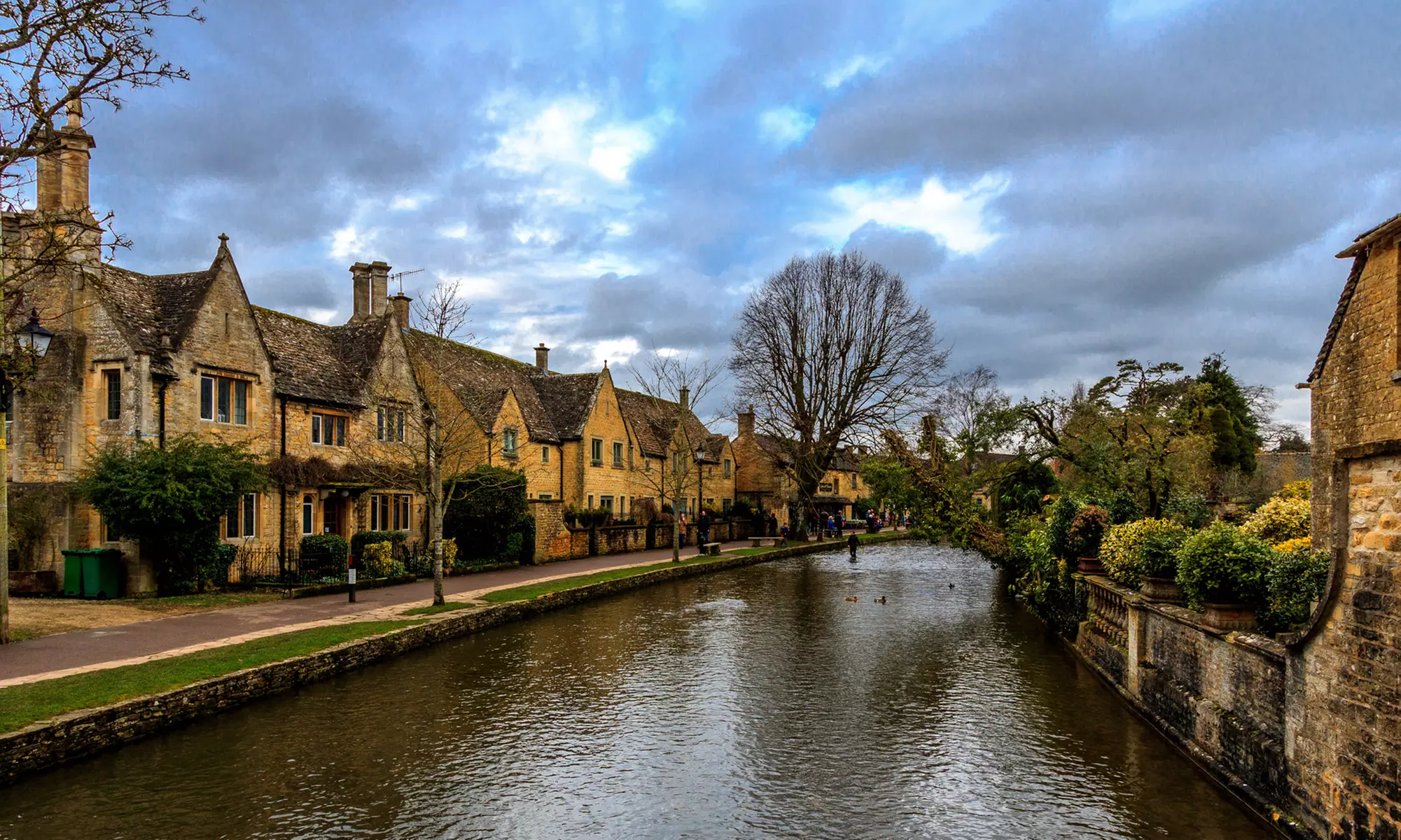 Explore Cotswolds: All Entries, Lunch & Premium Seating Tour for All