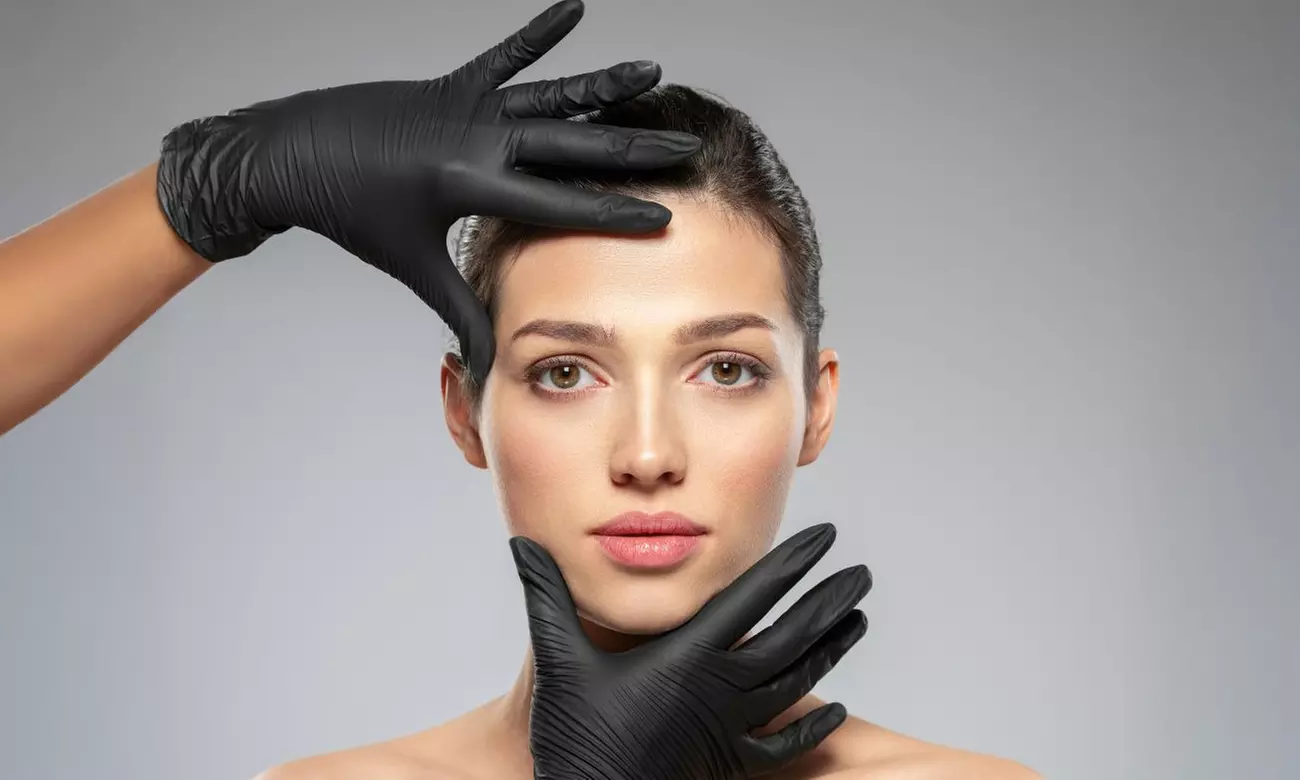 Peeling avec soin du visage hydratation en option à la Clinique de Nation (jusqu'à 59% de remise) - Primary Image