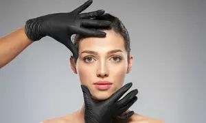 Peeling avec soin du visage hydratation en option à la Clinique de Nation (jusqu'à 59% de remise)