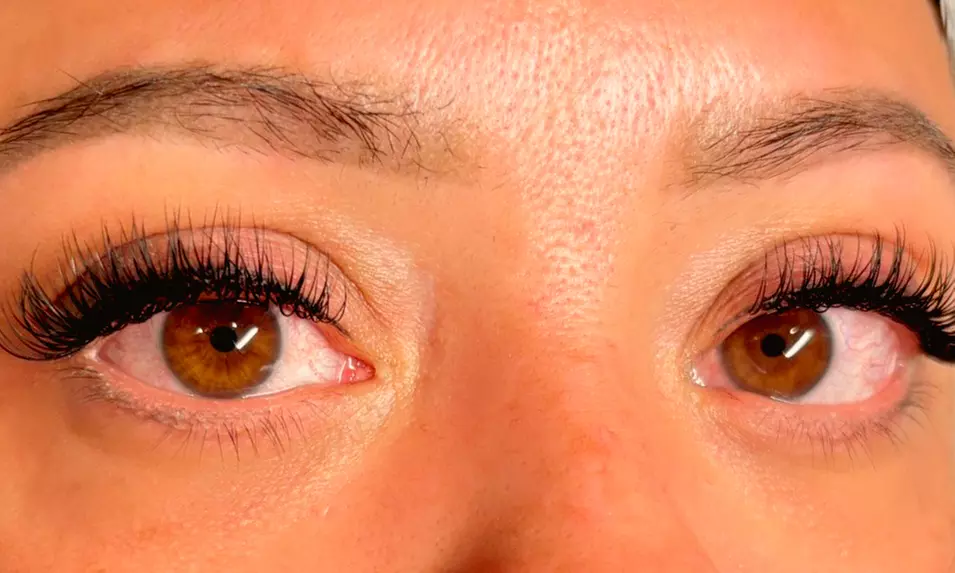 Lash Perfection: Classic to Mega Volume in One Stunning Set