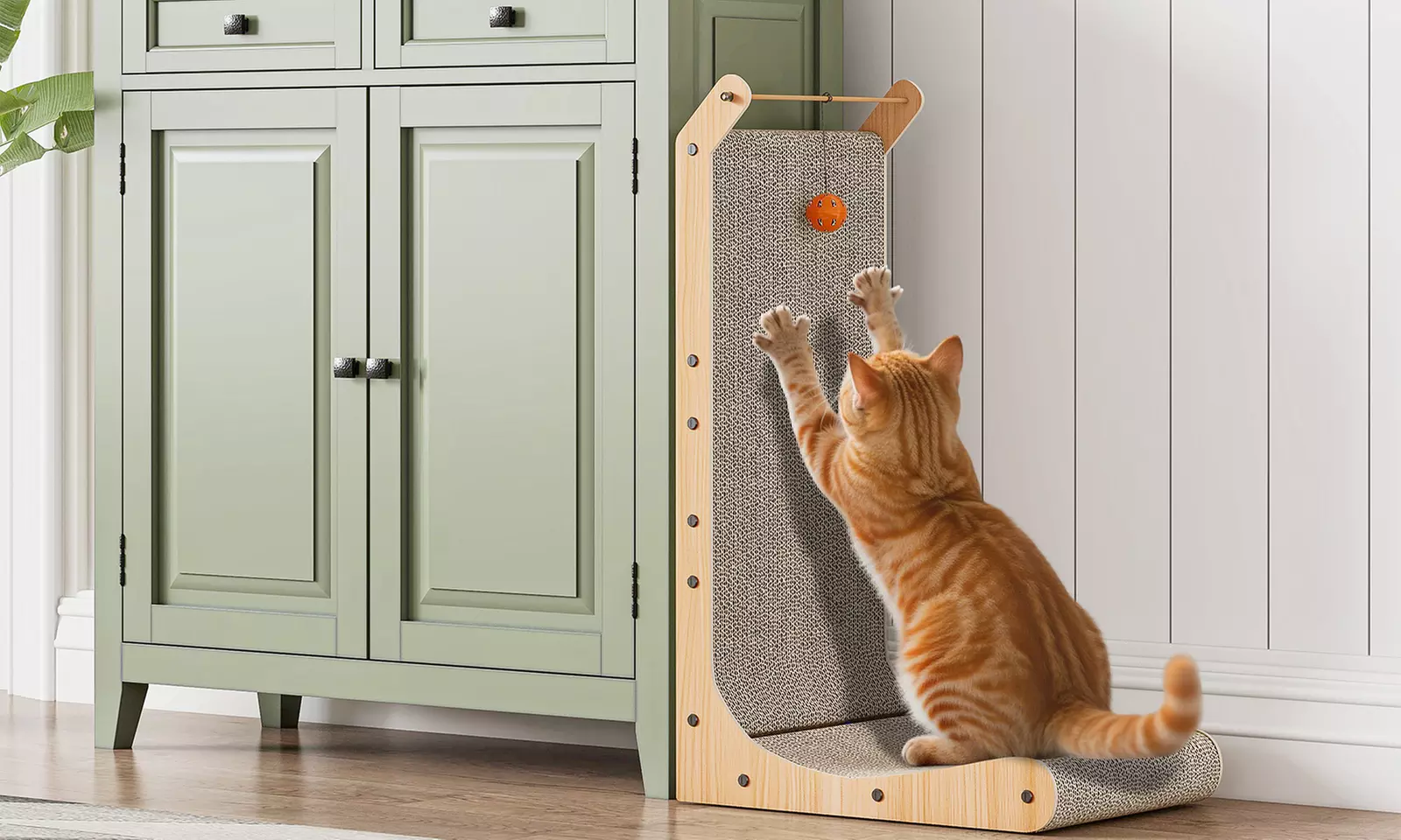 L-förmiges Kratzbrett mit Ball für Katzen