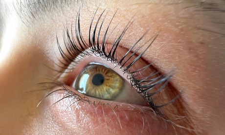 Lifting y tinte de pestañas con visagismo de cejas