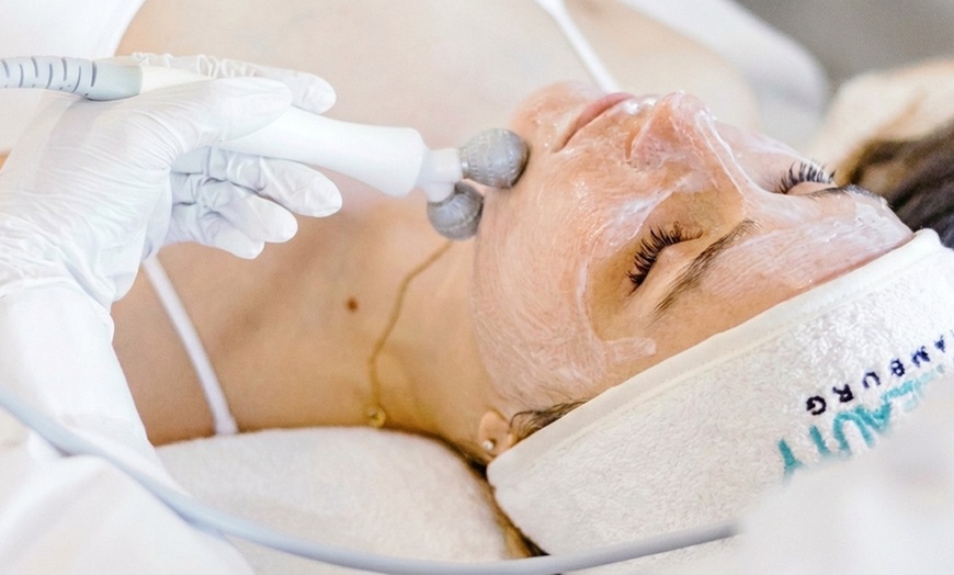 Image 3: 1-3x klassische Gesichtsbehandlung oder Microneedling für 1 Person
