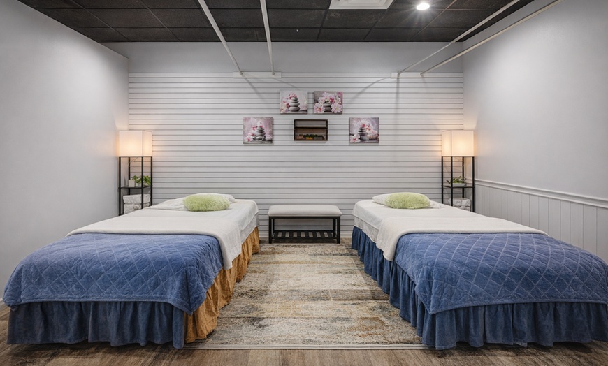 Image 2: 60 or 90-Min Massage of Choice for One / Couples; Single or 3-Sessions