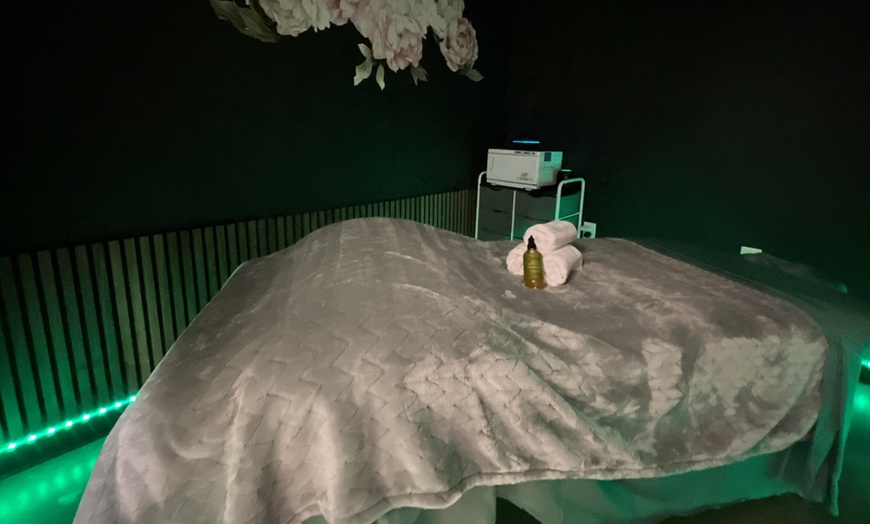 Image 3: Full Body Massage Packages: 60, 90 Min or Two 60-Min Sessions