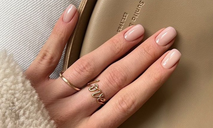 Image 1: Autumn inspiration: Deluxe Gel Polish or BIAB Manicure Awaits You