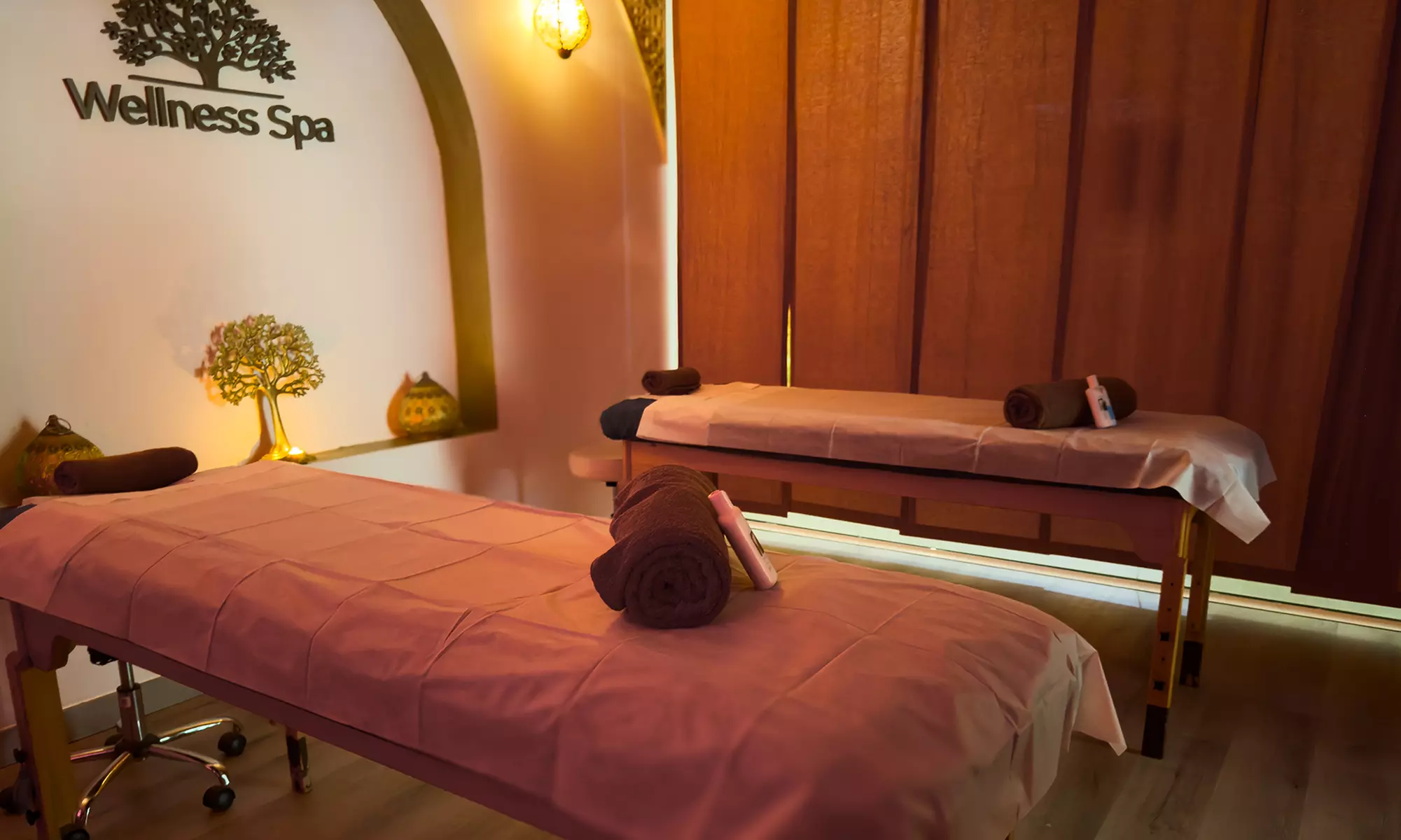 Circuito spa, masaje, facial Glow, cava y bombones, almuerzo o cena