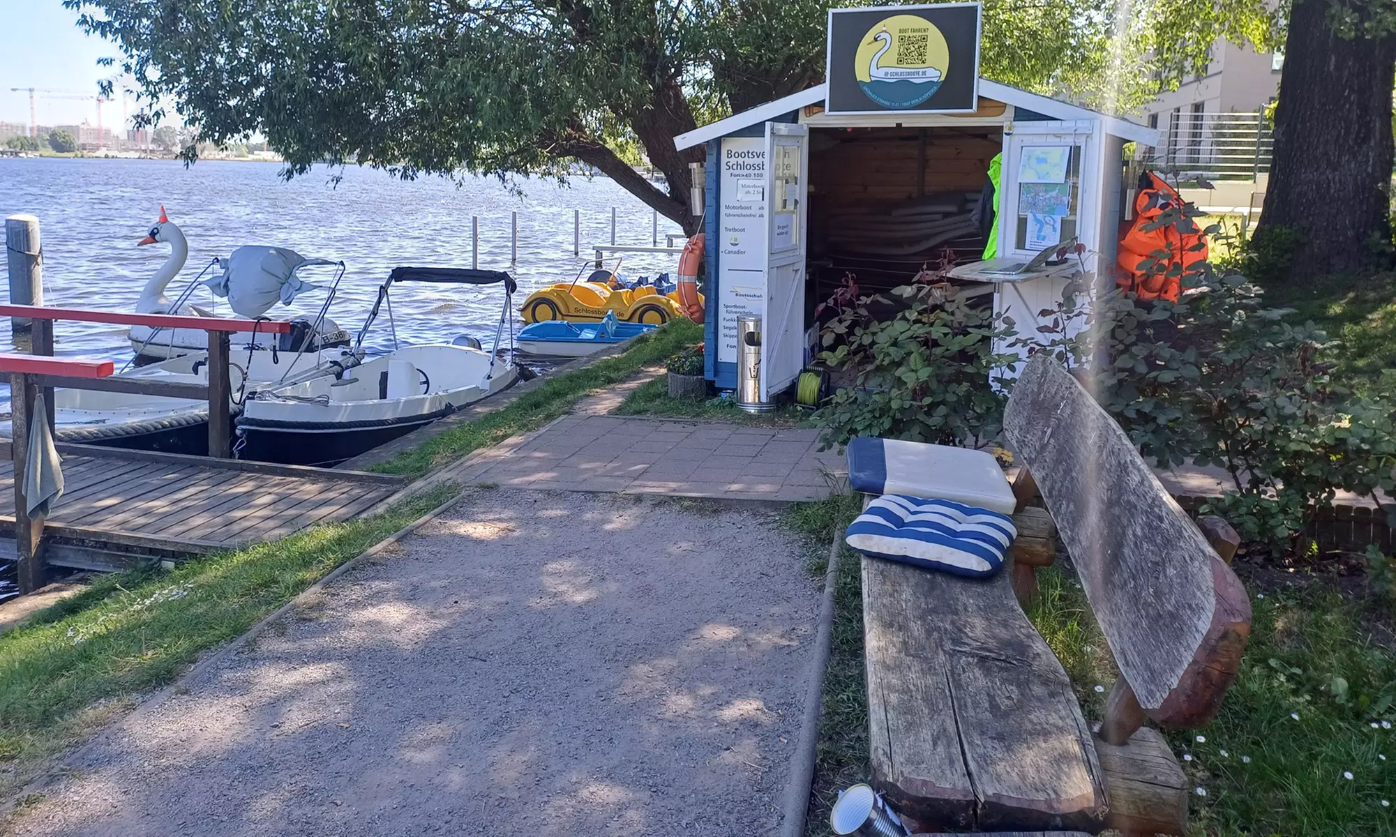 2-6 Std. Miete: Führerscheinfreies Motorboot für bis zu 6 Personen