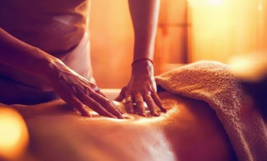Image 1: Ritual tailandés con masaje de 35 o 50 minutos para 1 persona