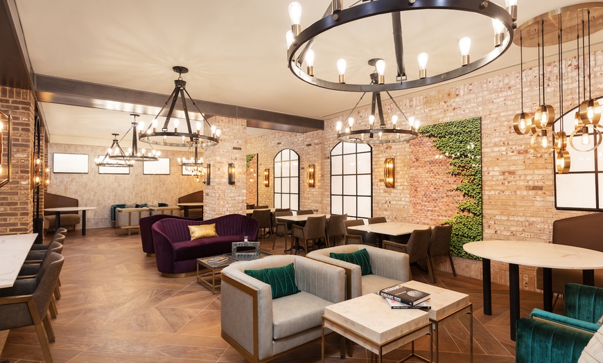 Image 24: Midtown Manhattan hotel near Grand Central w/ Grab and Go credit