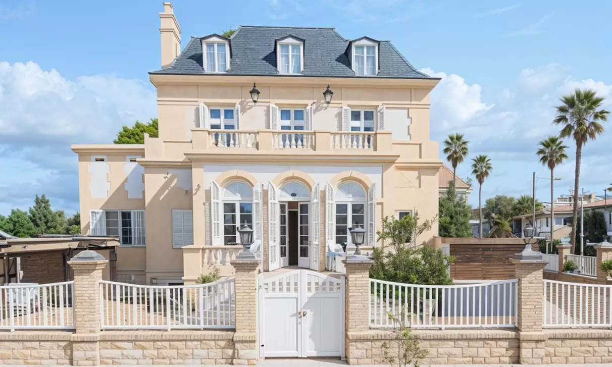 Menú mediterráneo junto al mar para 2 o 4 con postres y bebidas