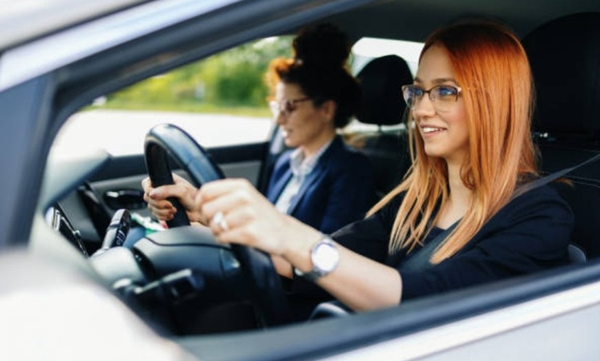 Image 3: ¡Sácate el carnet de coche! Matrícula, teoría, tests y 2 o 4 prácticas