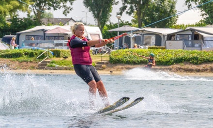 Voor 1 persoon: 2 uur waterskiën of wakeboarden - BetuweStrand Recreatie