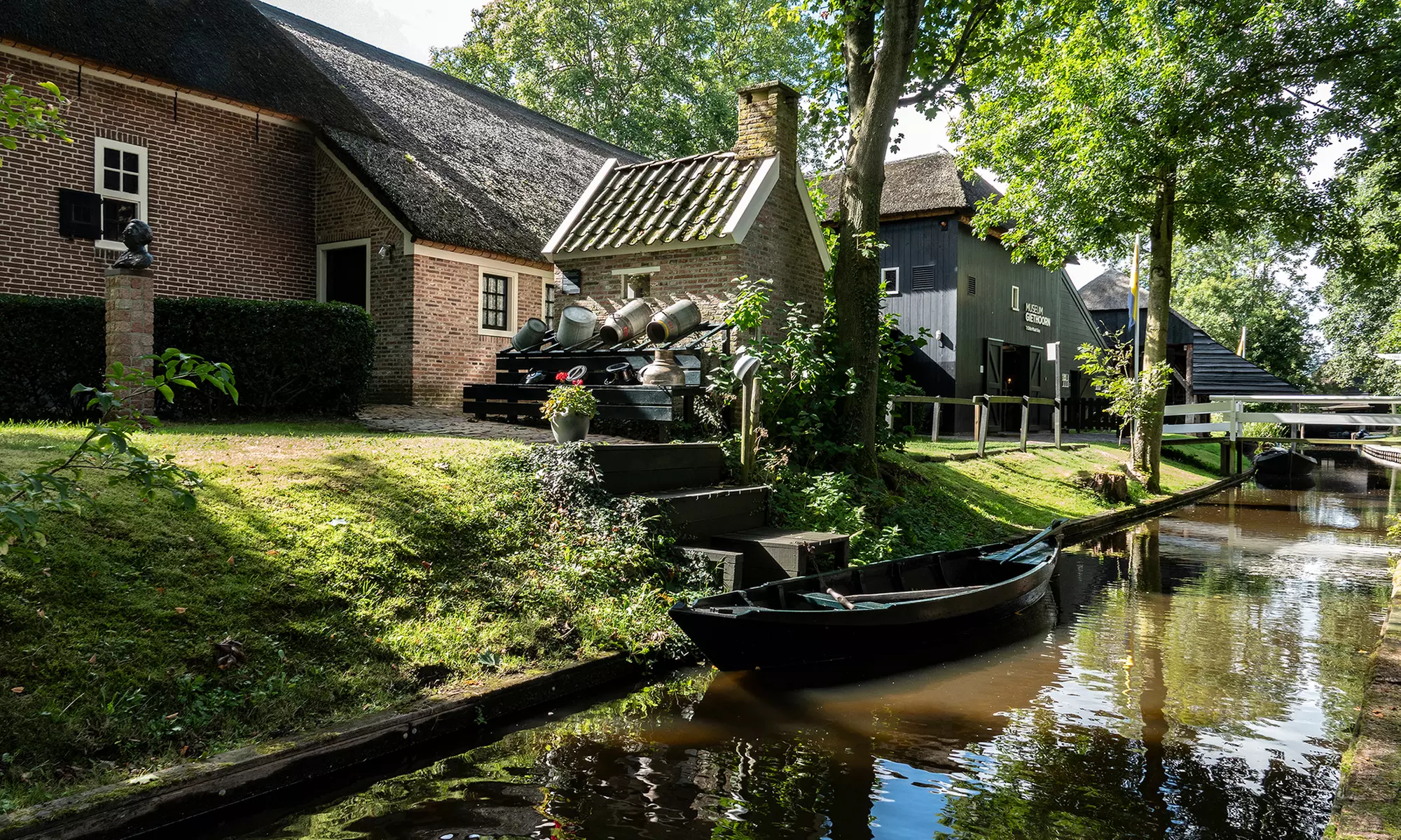 Giethoorn Tour: vanuit Amsterdam in een Hop On Hop Off Holland bus