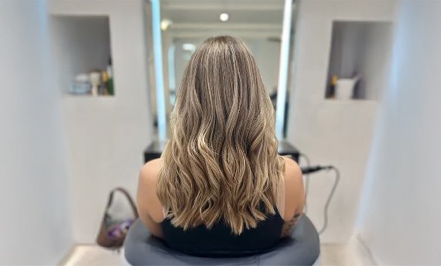 Image 1: Balayage inkl. Schnitt und Föhnen für 1 Person für Haarlänge nach Wahl
