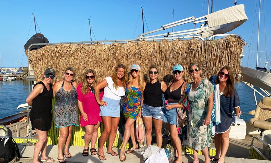 Image 9: Unwind any day on Tiki Boat Cruise in the heart of Chicago River
