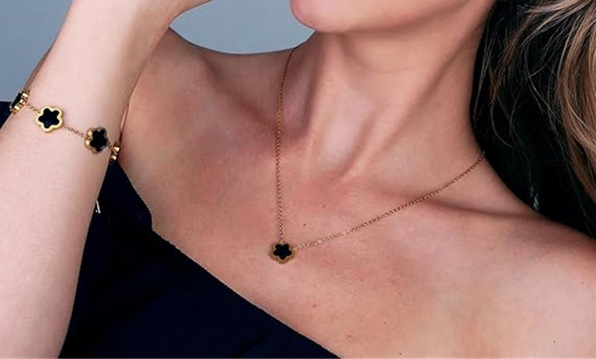 Image 4: Four-Leaf Clover Themed Jewellery Set 