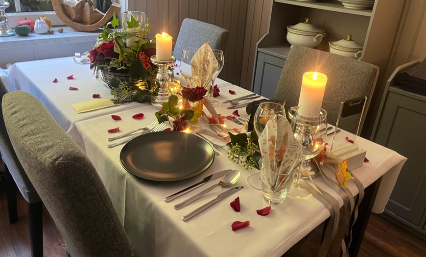 Image 4: Adventsessen: Gans mit traditionellen Beilagen & regionalem Geschenk