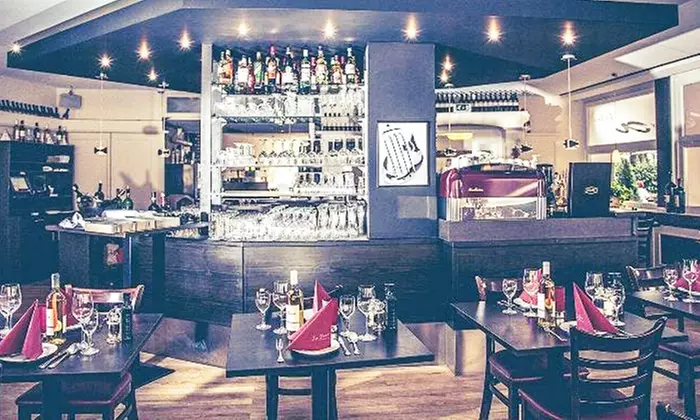 Pizza oder Pasta & Dessert oder Salat nach Wahl für 1 oder 2 Personen