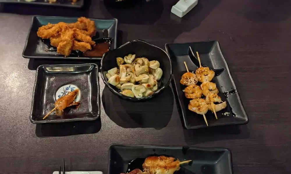 Asiatisches All-You-Can-Eat mit japanischer Tee-Spezialität