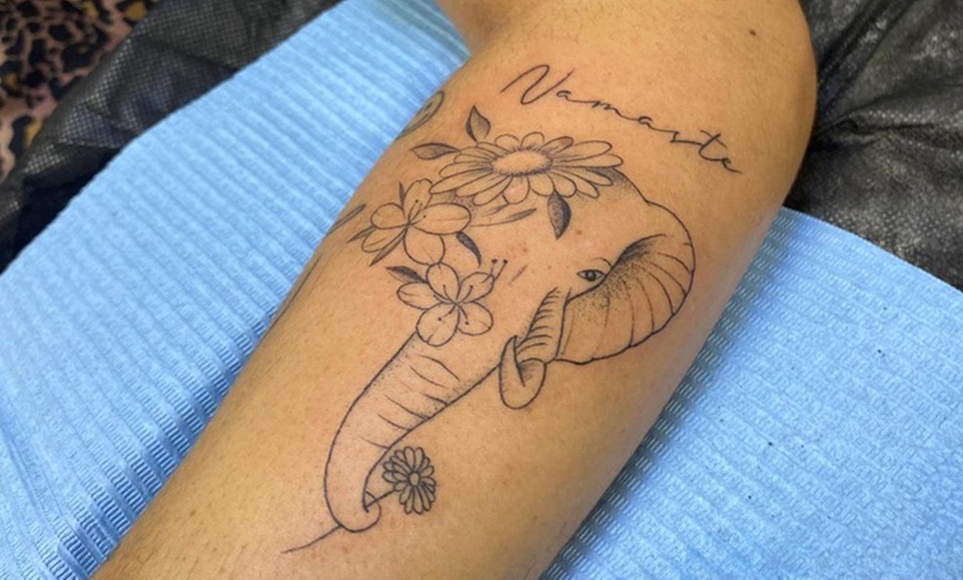 Image 6: 1 o 2 tatuajes minimalistas de 3 x 3 cm para 1 persona en tinta negra