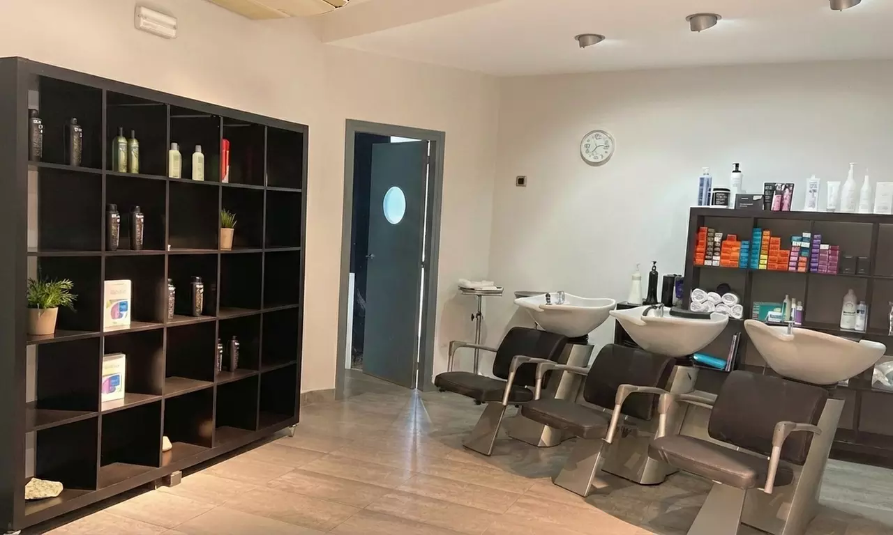 Sesión de peluquería con corte y opción a mascarilla y color para 1