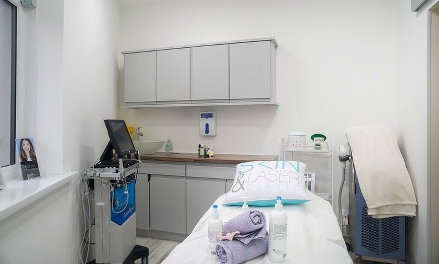 Image 3: Relax w/ Aromatherapy or Swedish/Deep Tissue Full Body Massage(55 min)