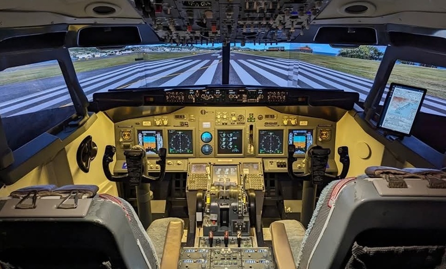 Image 4: 30-Minute Flight Simulation or Battle of Britain Combat Experience