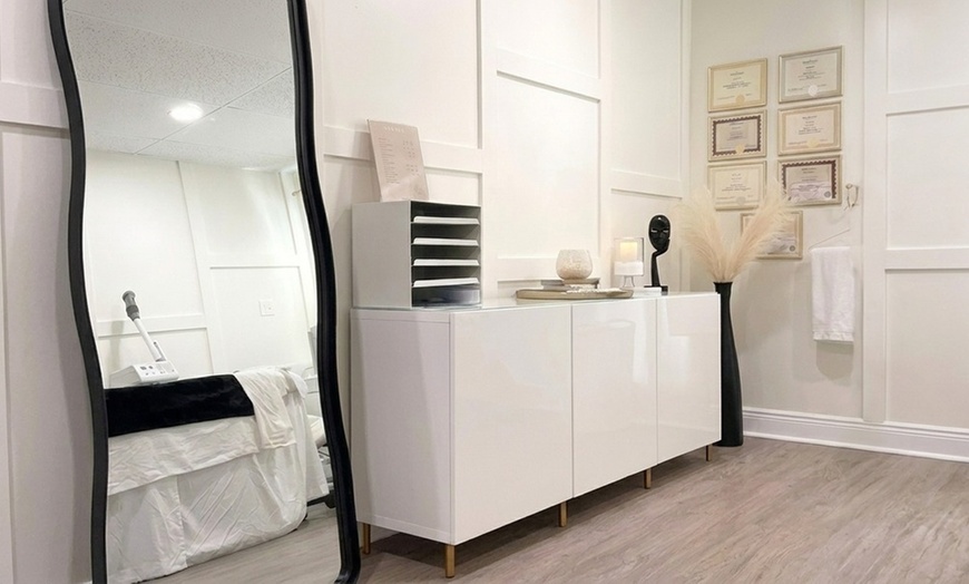 Image 3: Get Smooth Skin with 1, 3, or 5 Brazilian/Bikini Wax Sessions