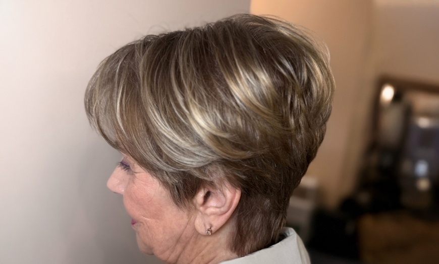 Image 7: Get Smooth Hair with One Blowout and Deep Conditioning