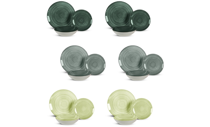 Image 12: Set di 18 piatti in porcellana colorati