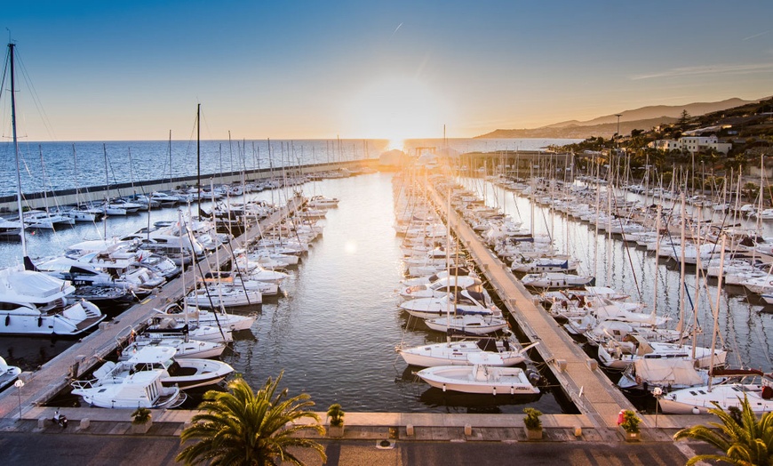 Image 3: Liguria 4*: camera Superior con colazione o mezza pensione