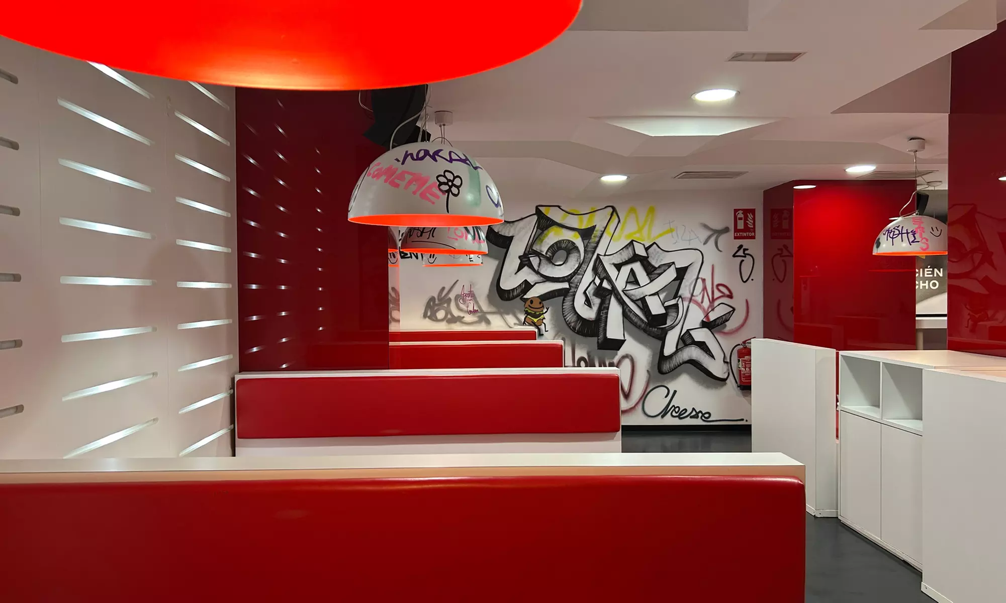 Menú de burgers a elegir con bebida, entrante y postre opcionales