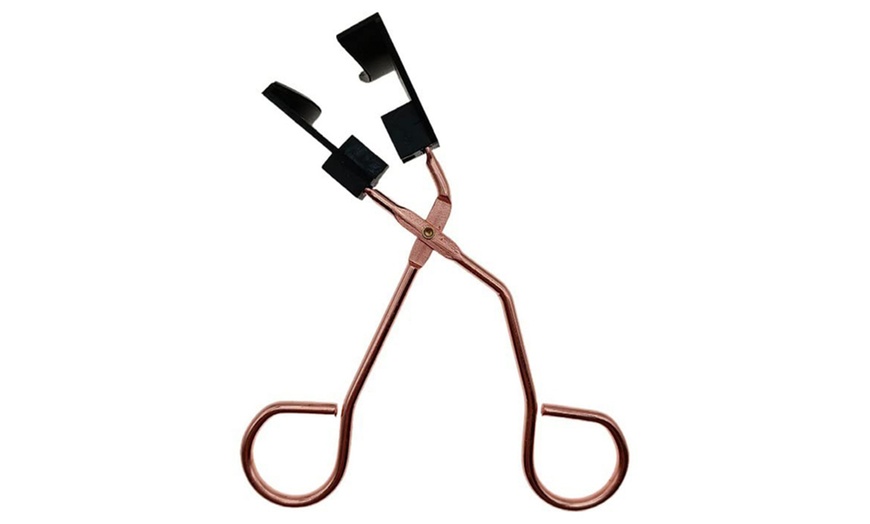 Image 5: Three Pairs of Magnetic Glue-Free Eyelash Kit