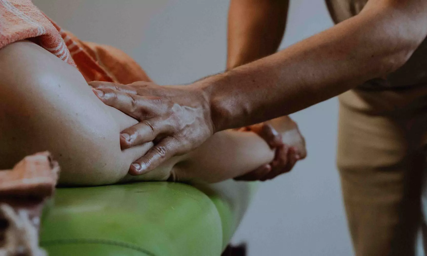 Tradycyjny masaż balijski lub lomi lomi dla pełnego relaksu