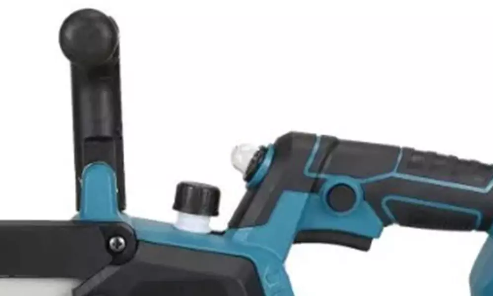 Elektro-Kettensäge mit 8-Zoll-Klinge, 2 Akkus und Aufbewahrungskoffer